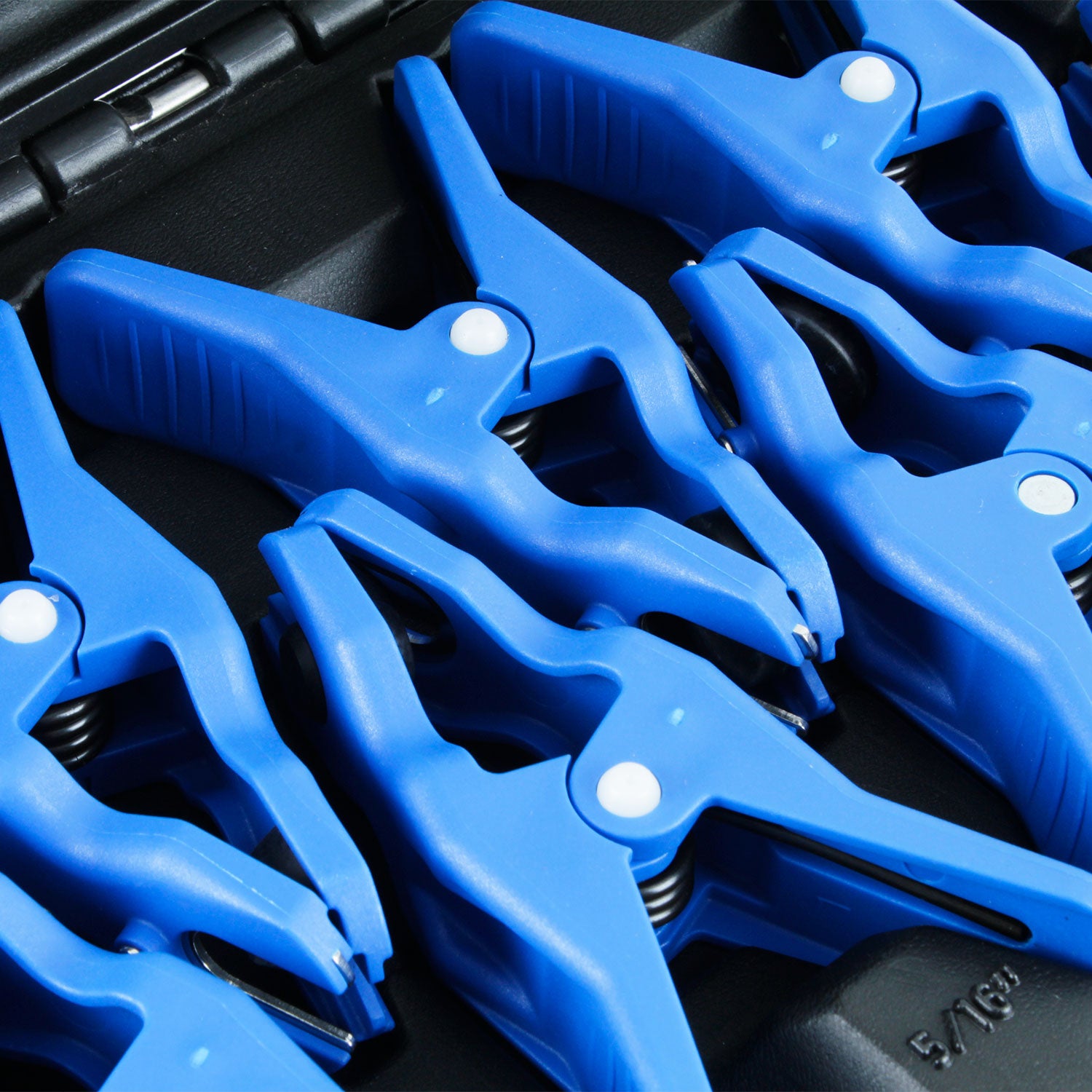 RETENEDOR DE LINEAS DE COMBUSTIBLE AR060054