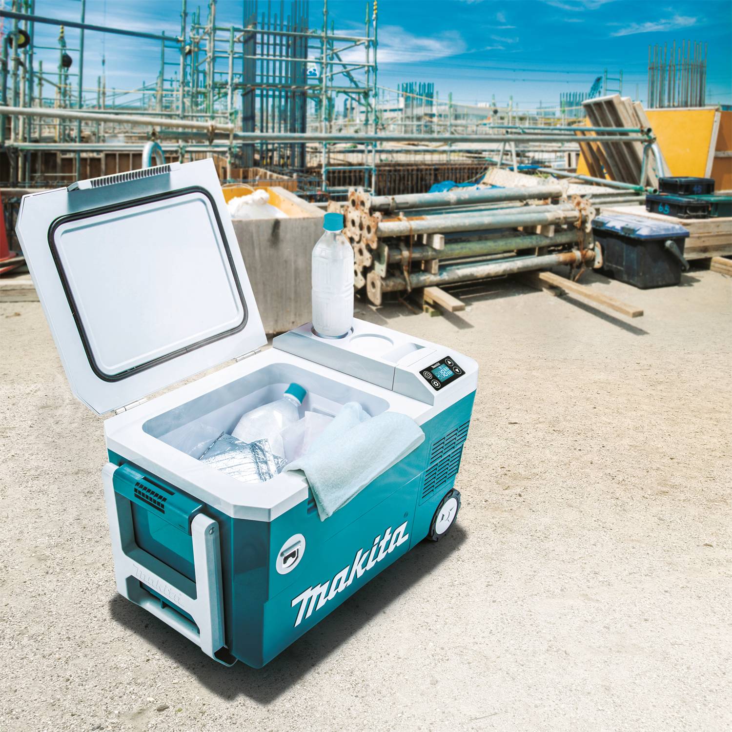 Combo Cooler Inal. DCW180 + Lampara-Radio Inal. DMR057 + 2 Baterías 18V + Cargador Rápido Baterías MAKITA